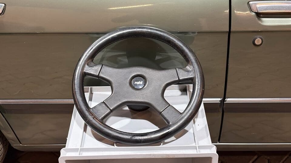 Raid 4 leather 4-spoke steering wheel with raid centre logo, KBA 70025