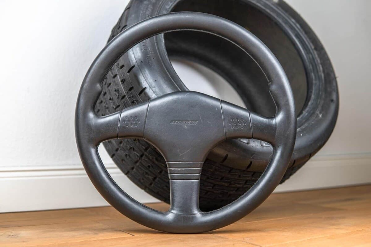 Zender D36 leather 3-spoke steering wheel with embossed Zender wordmark, KBA 70101