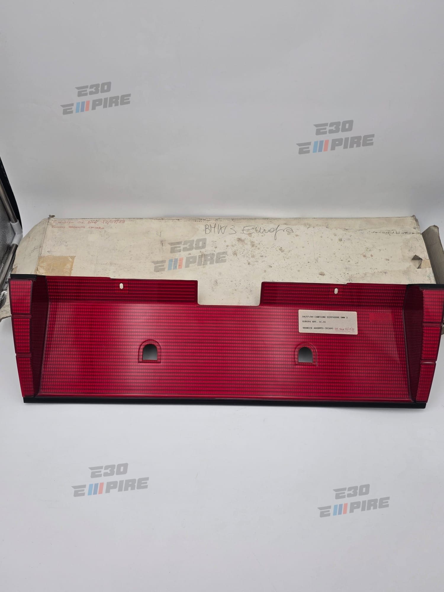 BMW E30 Heckblende Euro Original EURO Brand New NOS 82129401076 9401076 — BMW E30 Exterior Parts — thumbnail 4