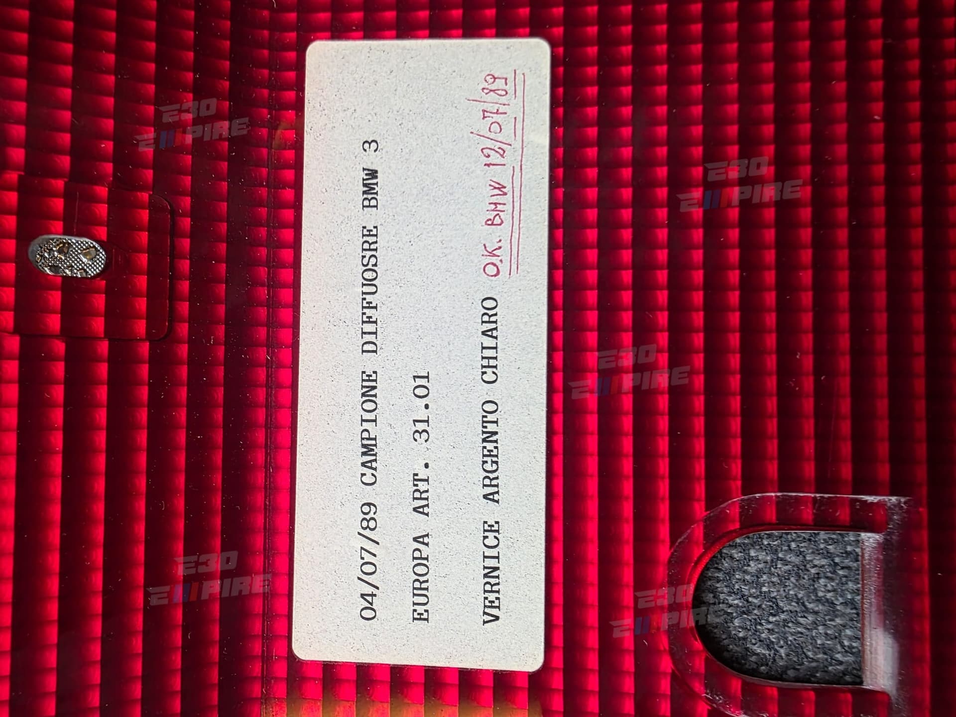 BMW E30 Heckblende Euro Original EURO Brand New NOS 82129401076 9401076 — BMW E30 Exterior Parts — thumbnail 6