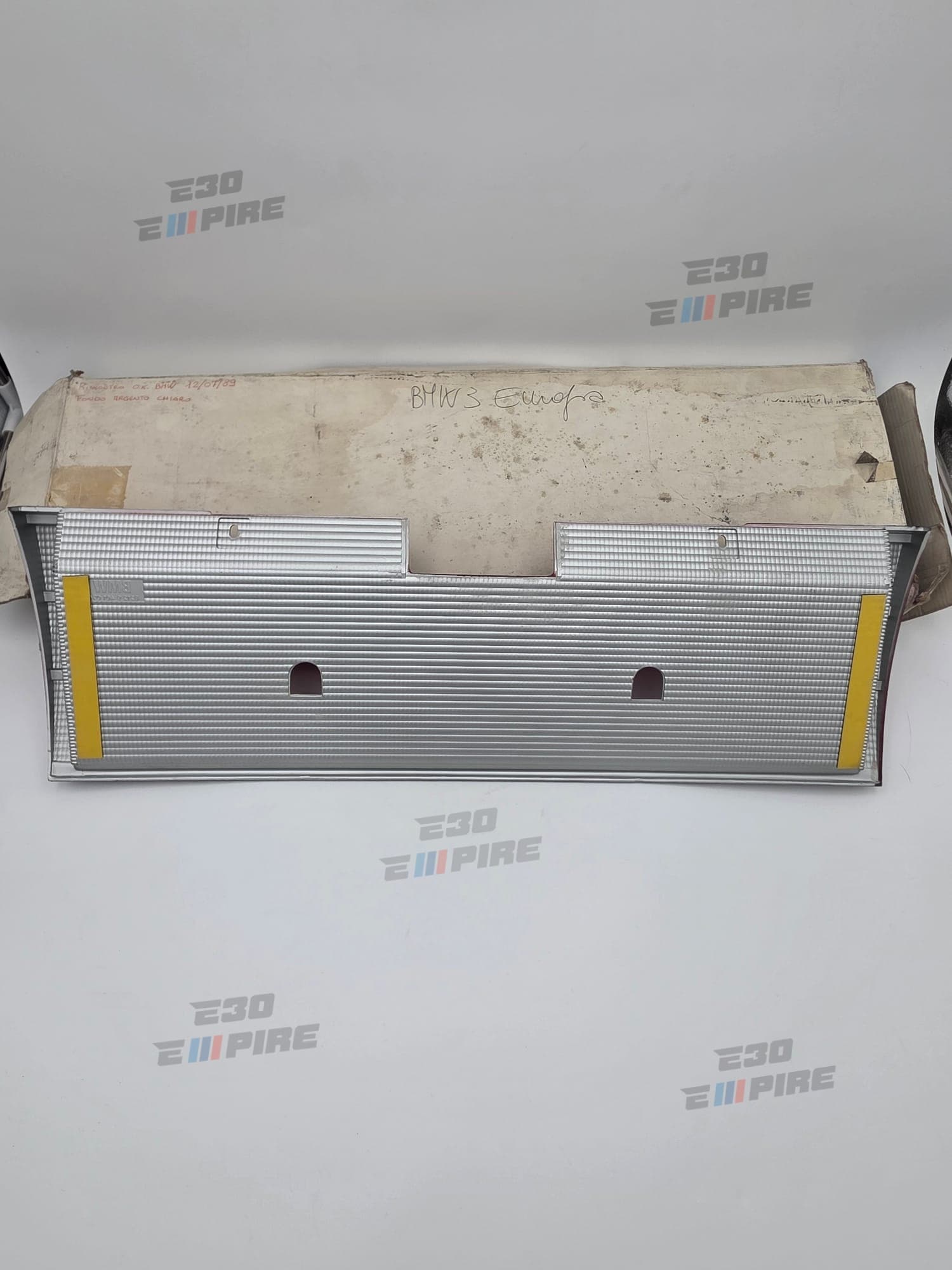 BMW E30 Heckblende Euro Original EURO Brand New NOS 82129401076 9401076 — BMW E30 Exterior Parts — thumbnail 9